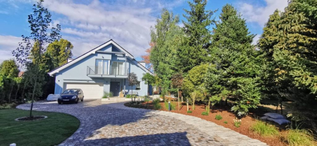 339b21e8-203f-447c-9b1f-8733425f04af